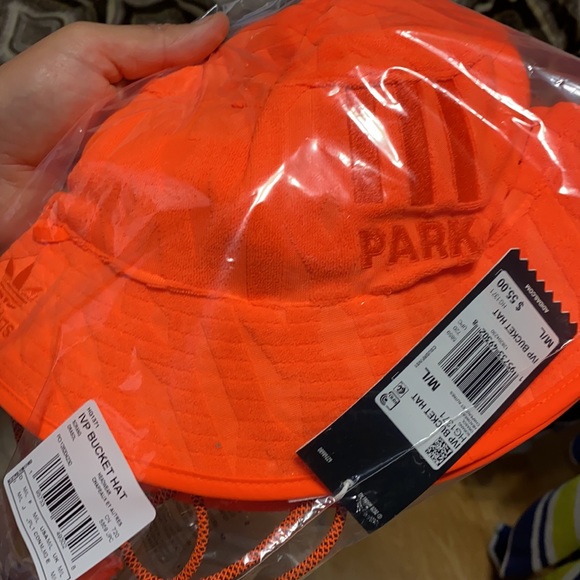 IVY PARK x ADIDAS Bucket Hat - Picture 7 of 9